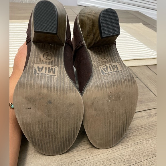 Brown ankle booties - Picture 3 of 3